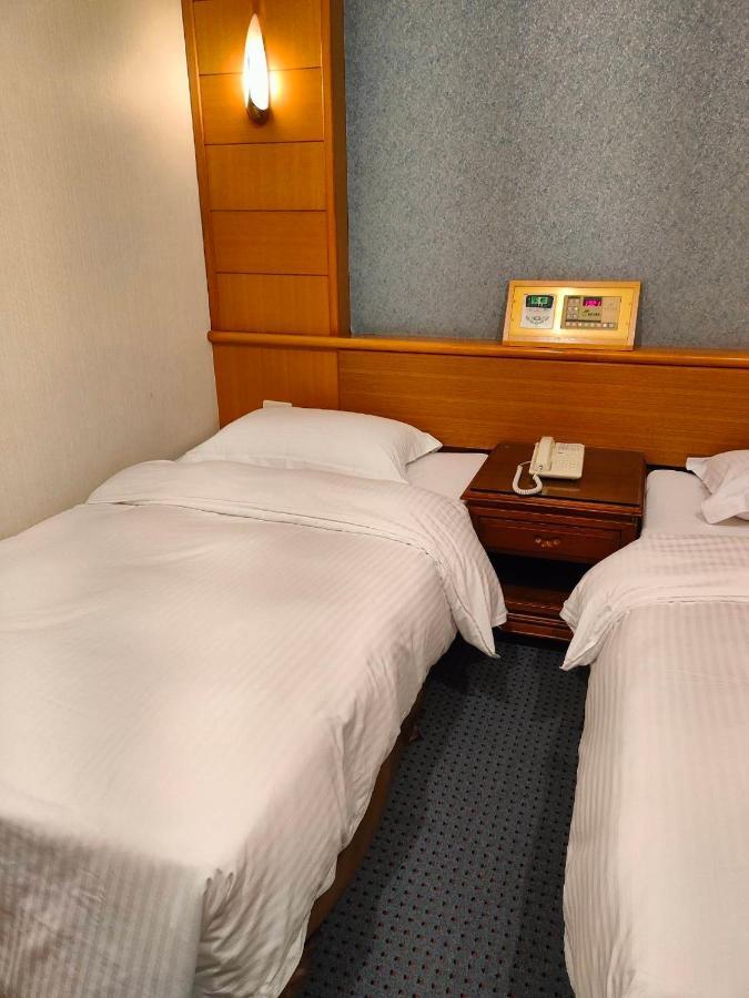 Champion Hotel Taipei Bagian luar foto