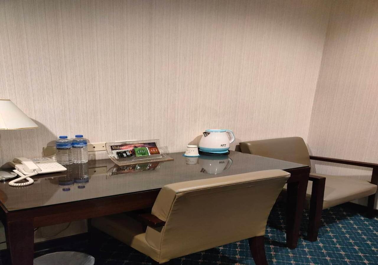 Champion Hotel Taipei Bagian luar foto