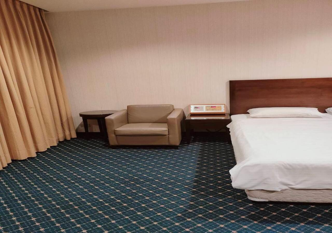Champion Hotel Taipei Bagian luar foto