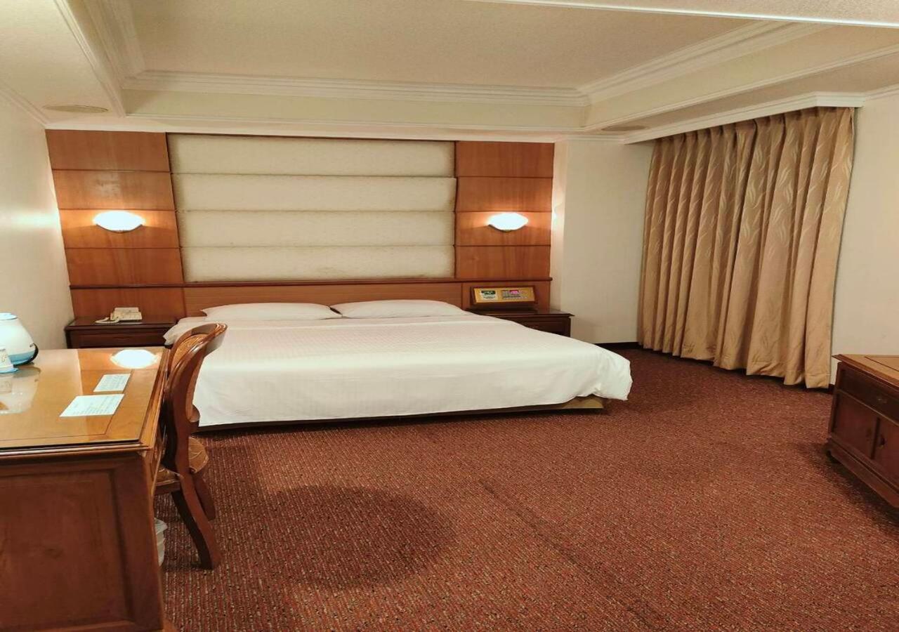 Champion Hotel Taipei Bagian luar foto