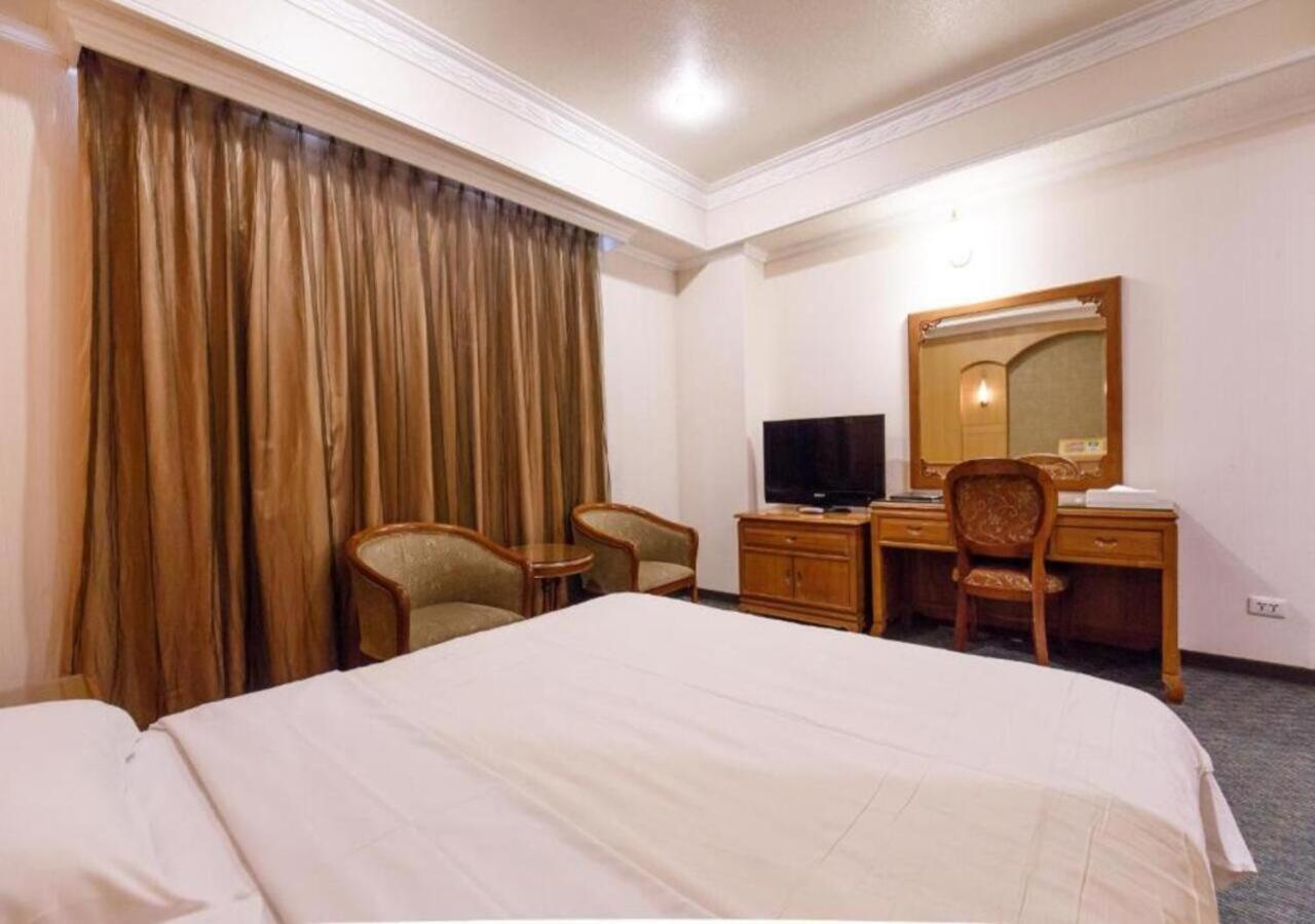 Champion Hotel Taipei Bagian luar foto