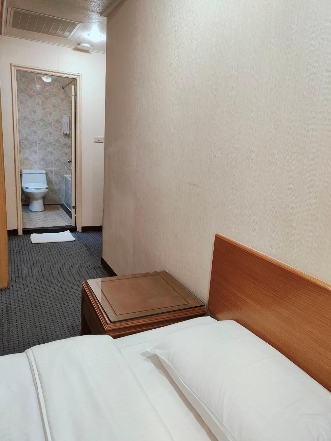 Champion Hotel Taipei Bagian luar foto