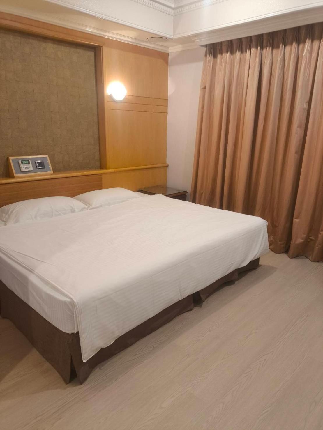 Champion Hotel Taipei Bagian luar foto