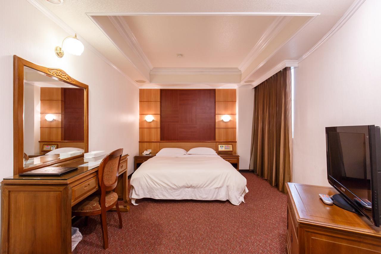 Champion Hotel Taipei Bagian luar foto