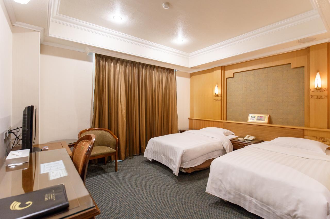 Champion Hotel Taipei Bagian luar foto